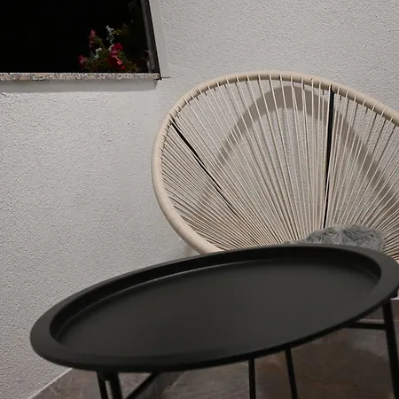 Ellie באניה לוקה